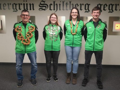 LG-Königin Patrizia Obermayr mit Wurstkönigin Anna-Lena Hammer und Brezenkönig Rudi Ott