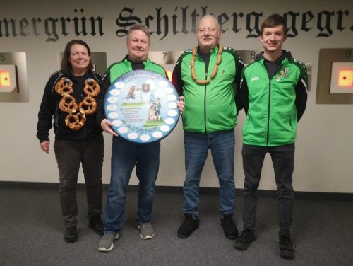 LG-A-König Daniel Bratzler mit Wurstkönig Andi Birzele und Brezenkönigin Anja Lunglmeir