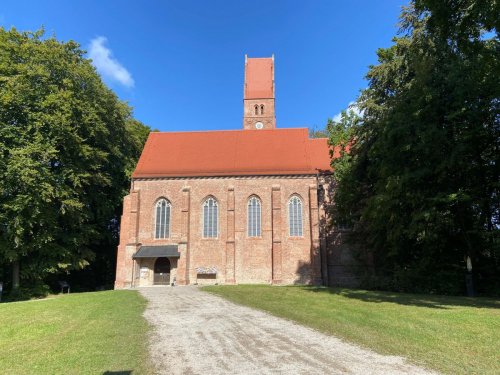 Die restaurierte und am Vortag frisch eingeweihte Burgkirche Oberwittelsbach